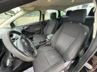 Ford Focus 2018 SE 4dr Sedán