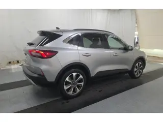 Ford Escape 2024 con transmisión automática de cuatro ruedas y sedán de cuatro puertas