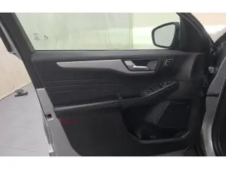 Ford Escape 2024 con transmisión automática de cuatro ruedas y sedán de cuatro puertas