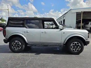 Ford Bronco 2021 4x4 Outer Banks 4dr SUV