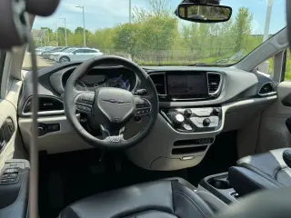 Chrysler Pacifica 2023 Touring L 4dr Mini-Van