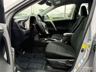 Toyota RAV4 2017 AWD LE 4dr SUV