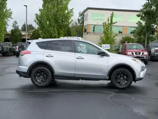 Toyota RAV4 2017 AWD LE 4dr SUV
