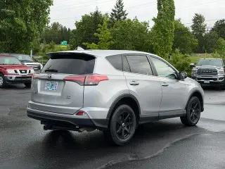 Toyota RAV4 2017 AWD LE 4dr SUV