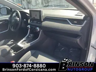 Toyota RAV4 2024 XLE Premium 4dr SUV
