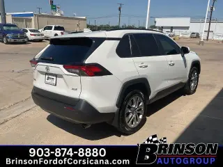 Toyota RAV4 2024 XLE Premium 4dr SUV