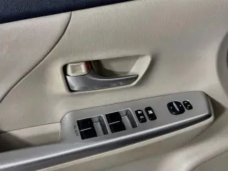 Toyota Prius v 2013 Two 4dr Wagon