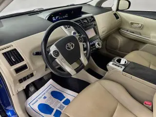 Toyota Prius v 2013 Two 4dr Wagon