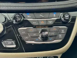 Chrysler Pacifica Plug-In Hybrid 2024 Road Tripper 4dr Mini-Van