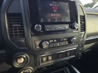 Nissan Titan 2023 4x4 SV 4dr Crew Cab 5.6 ft. SB