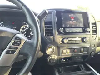 Nissan Titan 2023 4x4 SV 4dr Crew Cab 5.6 ft. SB