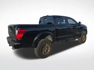 Nissan Titan 2023 4x4 SV 4dr Crew Cab 5.6 ft. SB