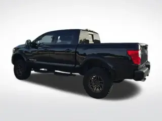 Nissan Titan 2023 4x4 SV 4dr Crew Cab 5.6 ft. SB