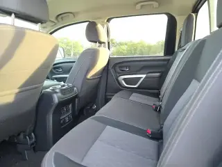 Nissan Titan 2023 4x4 SV 4dr Crew Cab 5.6 ft. SB