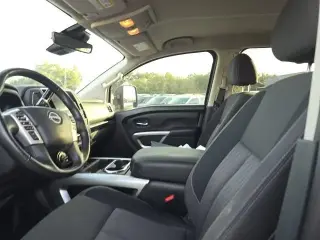 Nissan Titan 2023 4x4 SV 4dr Crew Cab 5.6 ft. SB
