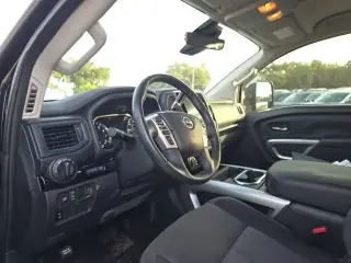Nissan Titan 2023 4x4 SV 4dr Crew Cab 5.6 ft. SB