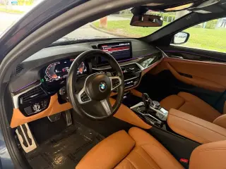 Sedán BMW 5 Series 2023 530i 4 puertas