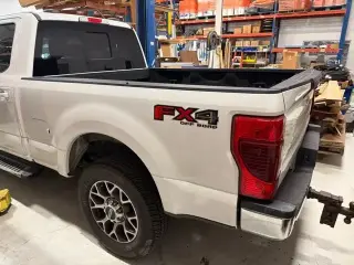 Ford F-250 Super Duty 2020 4x4 Lariat 4dr Crew Cab 6.8 ft. SB Pickup