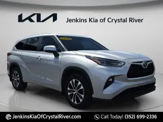 Toyota Highlander Hybrid 2023 4WD XLE 4 puertas SUV