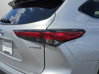 Toyota Highlander Hybrid 2023 4WD XLE 4 puertas SUV