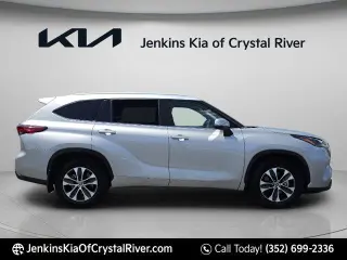 Toyota Highlander Hybrid 2023 4WD XLE 4 puertas SUV