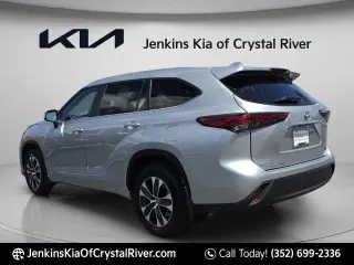 Toyota Highlander Hybrid 2023 4WD XLE 4 puertas SUV