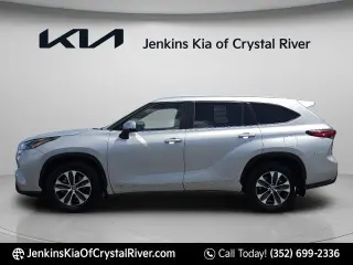 Toyota Highlander Hybrid 2023 4WD XLE 4 puertas SUV