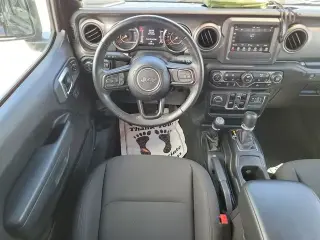 Jeep Gladiator 2023 4x4 Sport 4 puertas Cabina completa 5.0 ft. SB