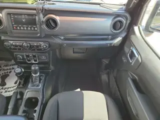 Jeep Gladiator 2023 4x4 Sport 4 puertas Cabina completa 5.0 ft. SB