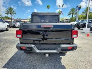 Jeep Gladiator 2023 4x4 Sport 4 puertas Cabina completa 5.0 ft. SB