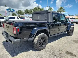 Jeep Gladiator 2023 4x4 Sport 4 puertas Cabina completa 5.0 ft. SB