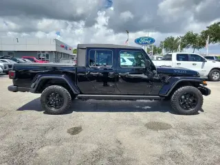 Jeep Gladiator 2023 4x4 Sport 4 puertas Cabina completa 5.0 ft. SB