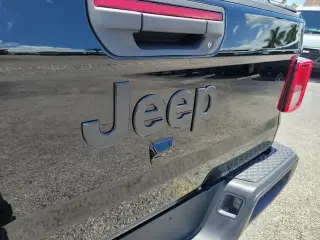 Jeep Gladiator 2023 4x4 Sport 4 puertas Cabina completa 5.0 ft. SB