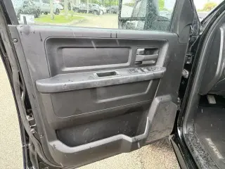 Ram 3500 2024 4x2 Tradesman cabina Crew, 4 puertas, WC de 172.4 in. Chasis DRW
