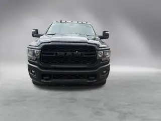 Ram 3500 2024 4x2 Tradesman cabina Crew, 4 puertas, WC de 172.4 in. Chasis DRW