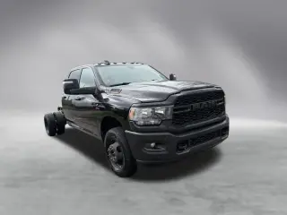 Ram 3500 2024 4x2 Tradesman cabina Crew, 4 puertas, WC de 172.4 in. Chasis DRW