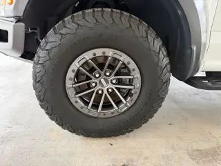 Ford F-150 2019 4x4 Raptor 4dr SuperCrew 5.5 ft. SB
