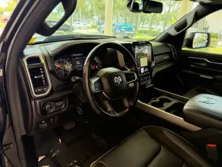 Ram 1500 2020 4x4 Laramie 4dr Crew Cab 5.6 ft. SB Camioneta