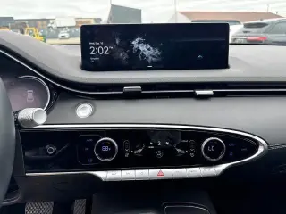 Genesis GV70 2025 AWD 2.5T Standard 4p SUV