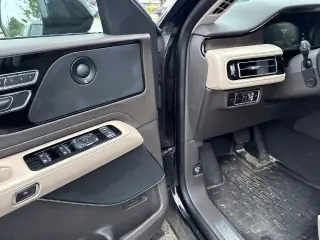 Lincoln Aviator 2023 AWD Reserve 4dr SUV