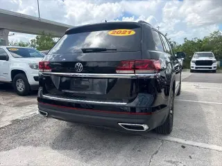 Volkswagen Atlas 2021 SE 4p SUV (versión de mitad de año)