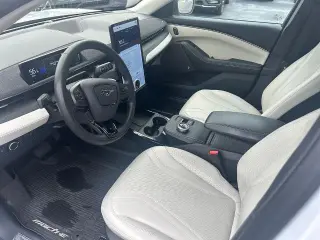 Ford Mustang Mach-E 2023 Premium 4p SUV