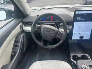 Ford Mustang Mach-E 2023 Premium 4p SUV