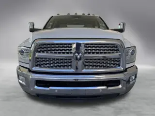 Ram 3500 2018 4x2 Laramie 4dr Cabina de Tripulação 8 ft. LB DRW Pick-up