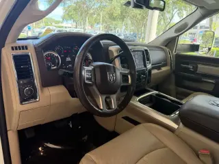 Ram 3500 2018 4x2 Laramie 4dr Cabina de Tripulação 8 ft. LB DRW Pick-up