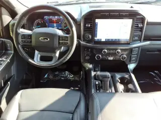 Ford F-150 2022 4x4 XLT 4 puertas SuperCahreña caja corta 5,5 pies