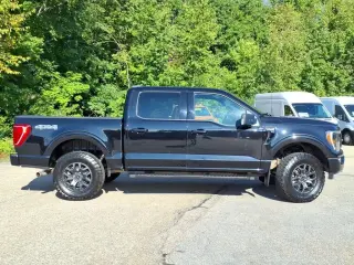 Ford F-150 2022 4x4 XLT 4 puertas SuperCahreña caja corta 5,5 pies