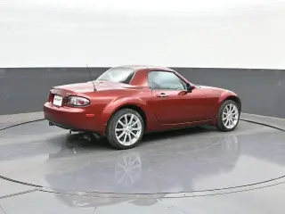 Mazda MX-5 Miata 2008 Grand Touring 2desc Convertible w/Power Hard Top (2L I4 6M)