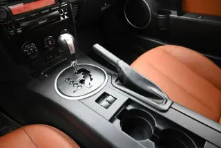 Mazda MX-5 Miata 2008 Grand Touring 2desc Convertible w/Power Hard Top (2L I4 6M)