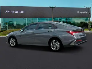 Hyundai ELANTRA 2025 SEL Confort 4p Sedan